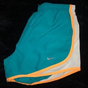 Nike women’s dry tempo shorts
